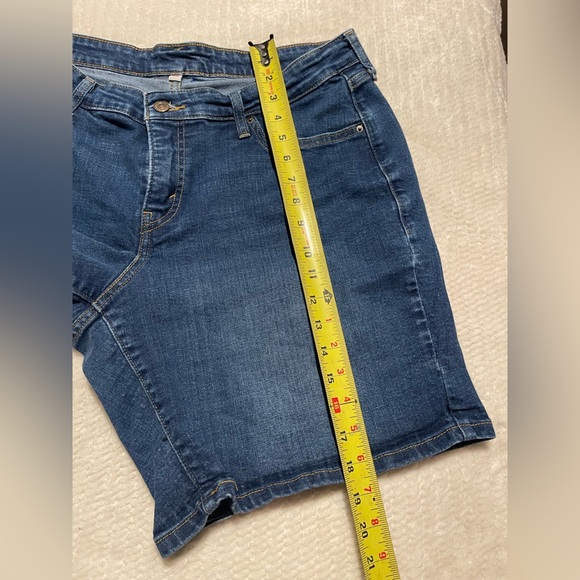 Classic Levi’s Blue Denim Shorts Sz 16 - Picture 3 of 6